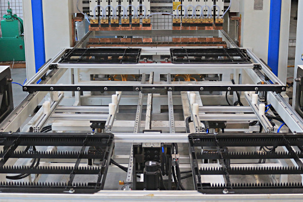 Máquina de soldadura de malla de alambre de tipo Hwashi Gantry para el marco del bastidor del refrigerador