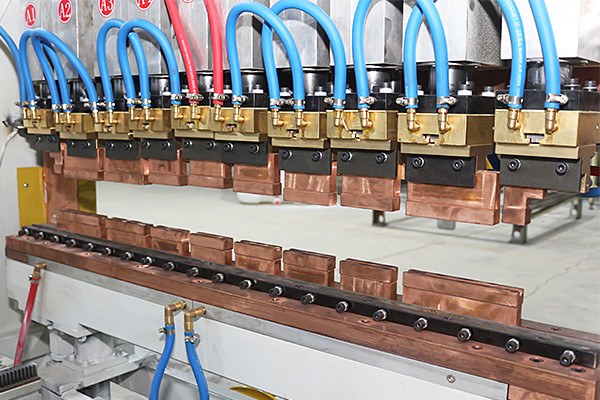 Máquina de soldadura de malla de alambre de tipo Hwashi Gantry para el marco del bastidor del refrigerador