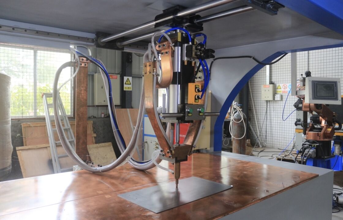 Máquina de soldadura por puntos de mesa con controlador de pantalla táctil inteligente para doblar con precisión y espesor de soldadura de 3,0+3,0 mm