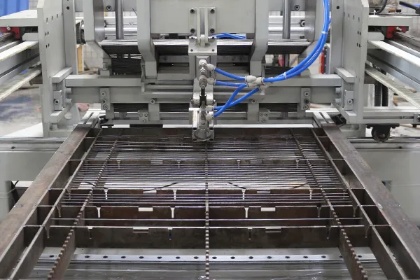 Hwashi Swinq BaseWire Frame Selding Machine Máquina de soldadura en fila de alambre de hierro 3